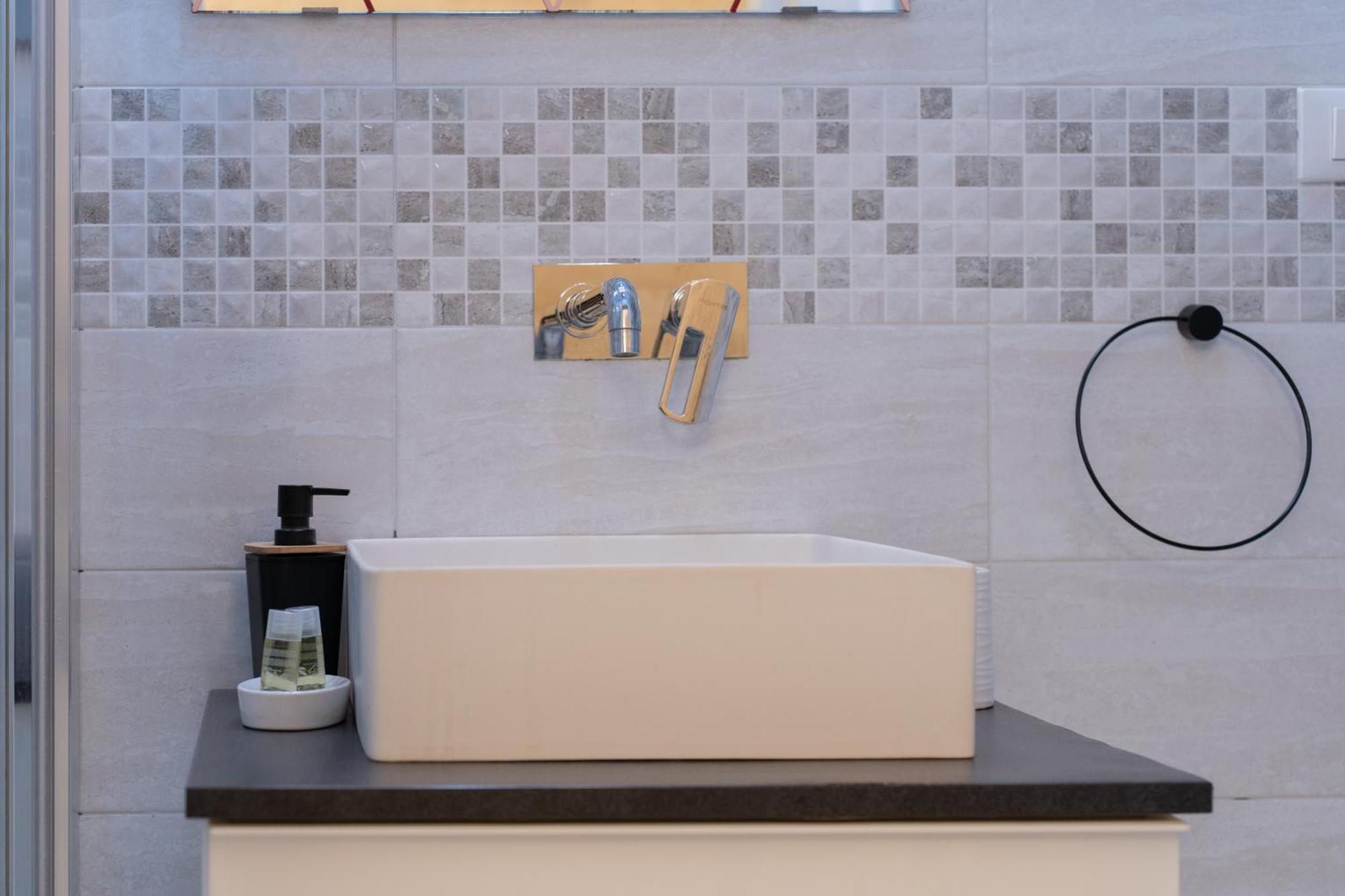 Essential Suite By Dimora Barocca เลชเช ภายนอก รูปภาพ